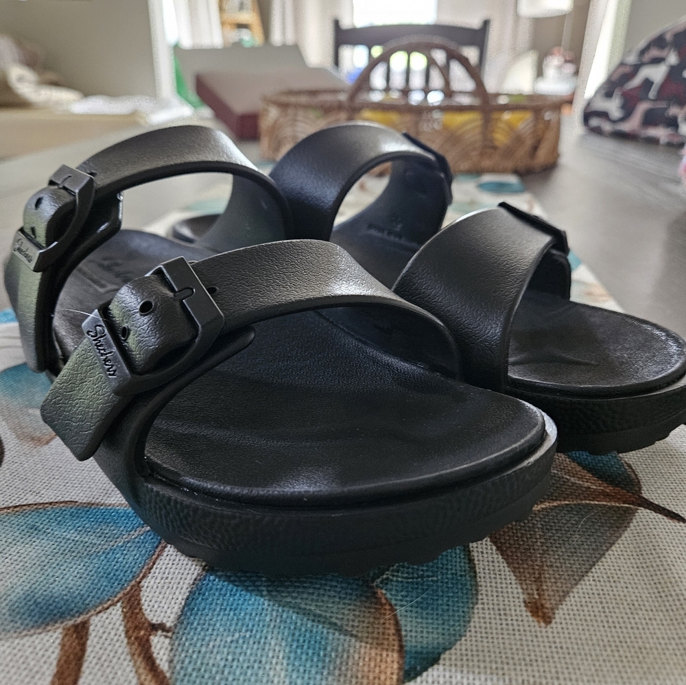 Sketchers Black Sandals SZ10